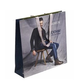 comprare I sacchi di carta alla moda con il logo hanno stampato l'alta durezza su misura di dimensione fabbricazione online