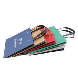 L'abitudine multipla di colore ha stampato i sacchi di carta Matt/il trattamento di superficie laminazione lucida fornitore