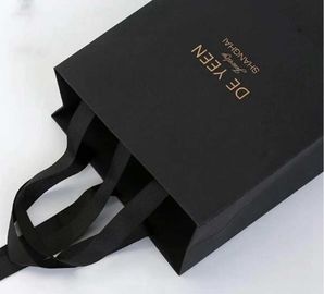 comprare Piccoli sacchi di carta neri professionali, sacchi di carta personali con la maniglia del nastro fabbricazione online
