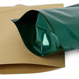 Le borse riutilizzabili di plastica dell'alimento, lucide stanno sul vario colore dei sacchetti disponibile fornitore
