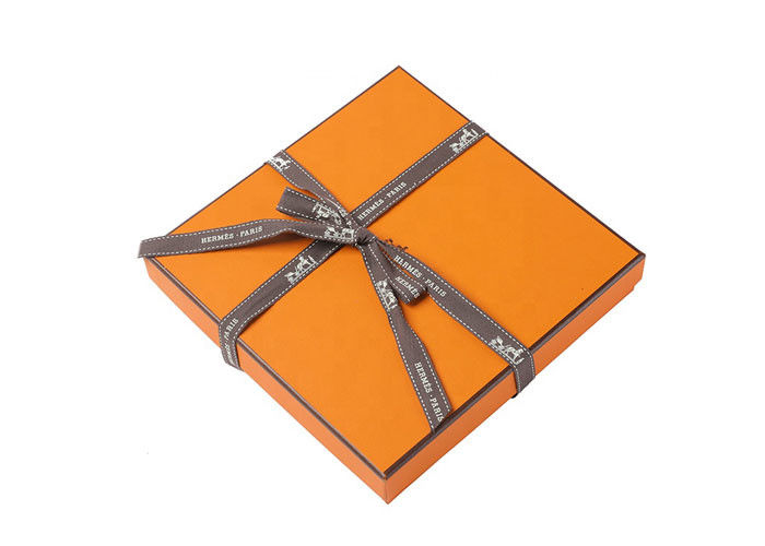 L'abitudine del cioccolato ha stampato il colore giallo di qualità superiore dei contenitori di regalo con la maniglia del nastro fornitore